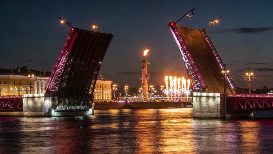 Три моста Петербурга засияют краповым и белым к юбилею Росгвардии