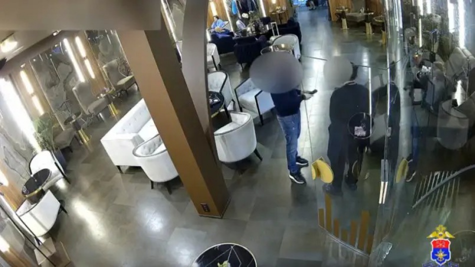 В Пулково бармен-официантка похитила 25 тысяч рублей, изменив чеки