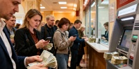 Резкий скачок наличных: россияне массово запасаются кэшем из-за перебоев