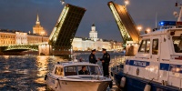В Петербурге предложили штрафовать за ночные прогулки по рекам и каналам