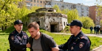 Двое мужчин арестованы за нарушение порядка у памятника в Купчино