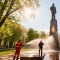 В Петербурге очистили памятники к 9 Мая после зимы