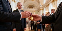 Медаль «Золотая Звезда» города-героя Ленинграда передали музею блокады