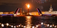 Ростральные колонны и мосты Петербурга озарят город в День Победы