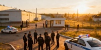 Суд арестовал 16 человек после потасовки на птицефабрике в Ленобласти