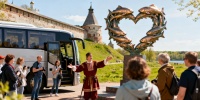 В Старую Ладогу запустили бесплатные автобусы с экскурсиями для туристов