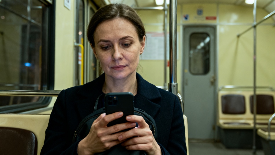 Как на iPhone включить «антишпионский» режим без защитного стекла
