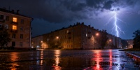 Гроза с молниями потревожила спящих жителей Петербурга ночью