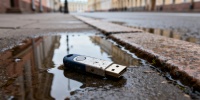 Петербуржцам напомнили об угрозе найденных USB-накопителей