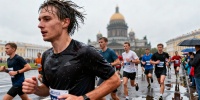 В Петербурге прошел юбилейный полумарафон «ЗаБег.РФ» при сильном ветре и дожде