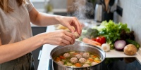 Летний овощной суп с фрикадельками: простой рецепт для всей семьи