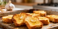 Чесночные гренки из духовки: быстрый рецепт для супа и перекуса
