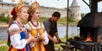 Фестиваль «Остров Буян» в крепости «Орешек»: дефиле, кузница и бой Добра и Зла