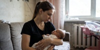 Миф о материнском инстинкте: почему молодые мамы сталкиваются с чувством вины
