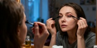 Два аптечных масла за 50 рублей делают ресницы гуще и темнее без туши