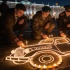 На Дворцовой площади Петербурга почтили память жертв войны свечами
