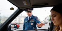 Что делать, если инспектор ГАИ просит показать ваш телефон на дороге