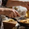 Молодая капуста в сезон: быстрые оладьи без мяса и лишних затрат