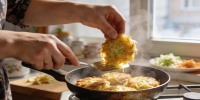 Молодая капуста в сезон: быстрые оладьи без мяса и лишних затрат