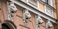 На фасаде Дома Чаплина восстановили все львиные маскароны