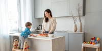 Четыре нестандартных способа сделать кухню безопасной для ребенка