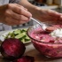Свекольник с колбасой: летний суп, который удивляет цветом и вкусом