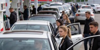 В Петрозаводске автомобилисты столкнулись с нехваткой бензина на АЗС