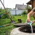 Инженер назвал два безопасных способа очистки выгребной ямы без откачки