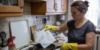 Простой способ облегчить удаление нагара со сковороды удивил хозяек