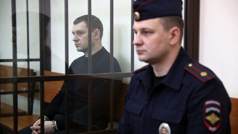 Суд арестовал обвиняемого в убийстве школьницы в Тосненском районе