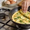 Летний омлет без помидоров и лука: нежный вкус с молодым кабачком Летний омлет без помидоров и лука: нежный вкус с молодым кабачком