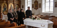 В Колпино прощаются с 12-летней девочкой, погибшей в Ленобласти