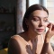 Летний макияж без перегрузки: 8 способов сохранить свежесть и матовость кожи