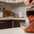 Почему стоит хранить консервы вверх дном: неожиданный бытовой лайфхак