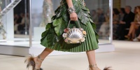 Dior показал кутюрную коллекцию 2027 с кувшинками, листьями и металлическими деталями