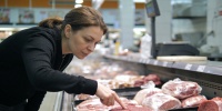 Роспотребнадзор напомнил, как безопасно выбрать мясо для шашлыка