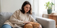 Ученые раскрыли, каких людей кошки выбирают для доверия и почему