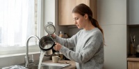 Как быстро очистить чайник от накипи: простой способ для любой кухни