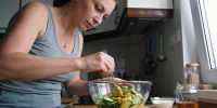 Огурцы с горчицей и медом: быстрый рецепт закуски для летнего стола