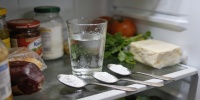Как сода помогает сохранить свежесть продуктов в холодильнике летом