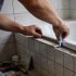 В какой последовательности устанавливать ванну и плитку: советы для ремонта без зазоров