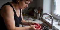 Эксперт рассказал, как правильно мыть малину и не испортить вкус