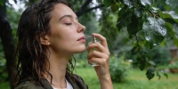 Свежие парфюмы с эффектом сада после дождя: семь неожиданных находок сезона