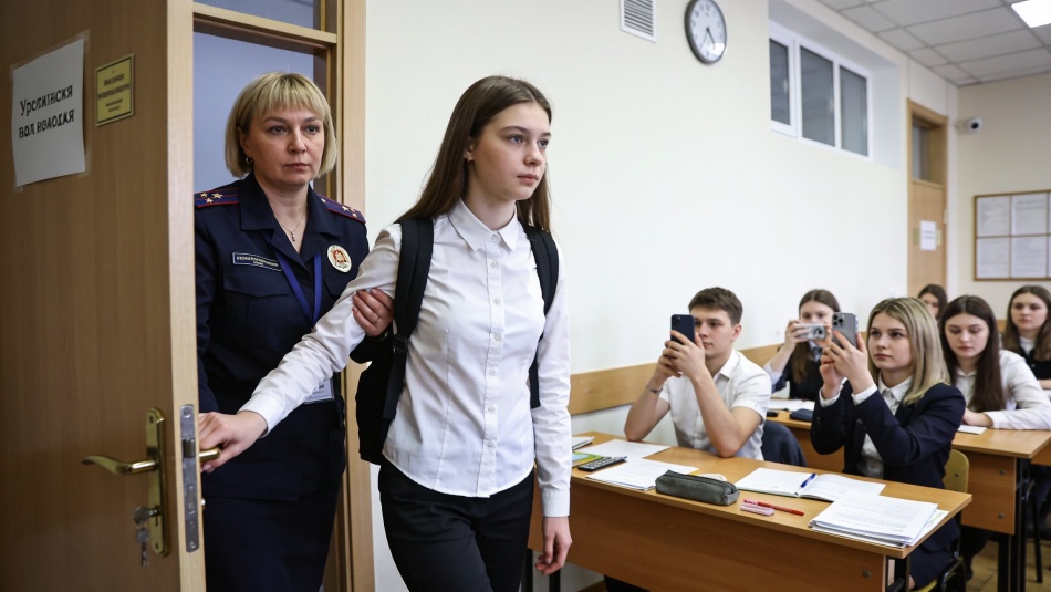 Выпускников Петербурга удалили с ЕГЭ за гаджеты и шпаргалки