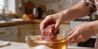 Сахар в воде ускоряет разморозку мяса и сохраняет его мягкость