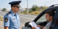 Когда инспектор ГАИ подходит к машине: какие документы нужно предъявлять