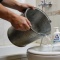 Как быстро устранить засор в унитазе с помощью мыла и горячей воды