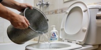 Как быстро устранить засор в унитазе с помощью мыла и горячей воды