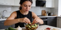 Как спасти невкусные или переросшие огурцы: корейский рецепт закуски
