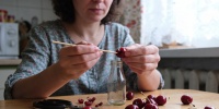 Четыре простых способа быстро удалить косточки из вишни дома